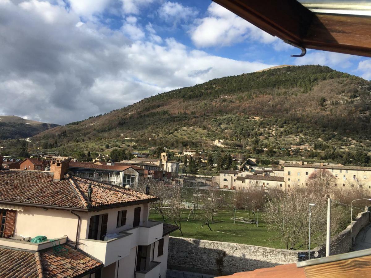 Happy House Appartement Gubbio Buitenkant foto