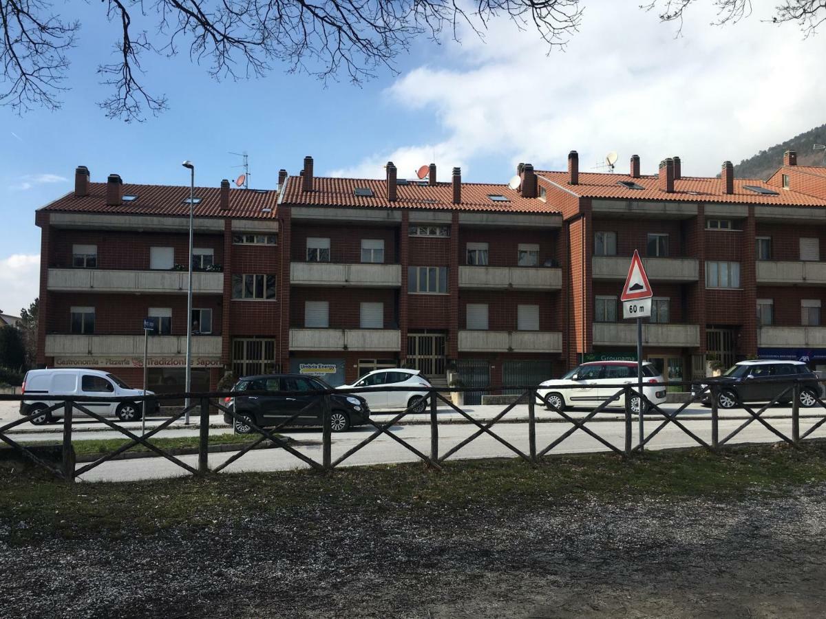 Happy House Appartement Gubbio Buitenkant foto